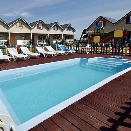 Leisure Complex With A Swimming Pool 3* Jezierzany